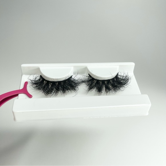 PARIS LASHES - Picture 3 of 3